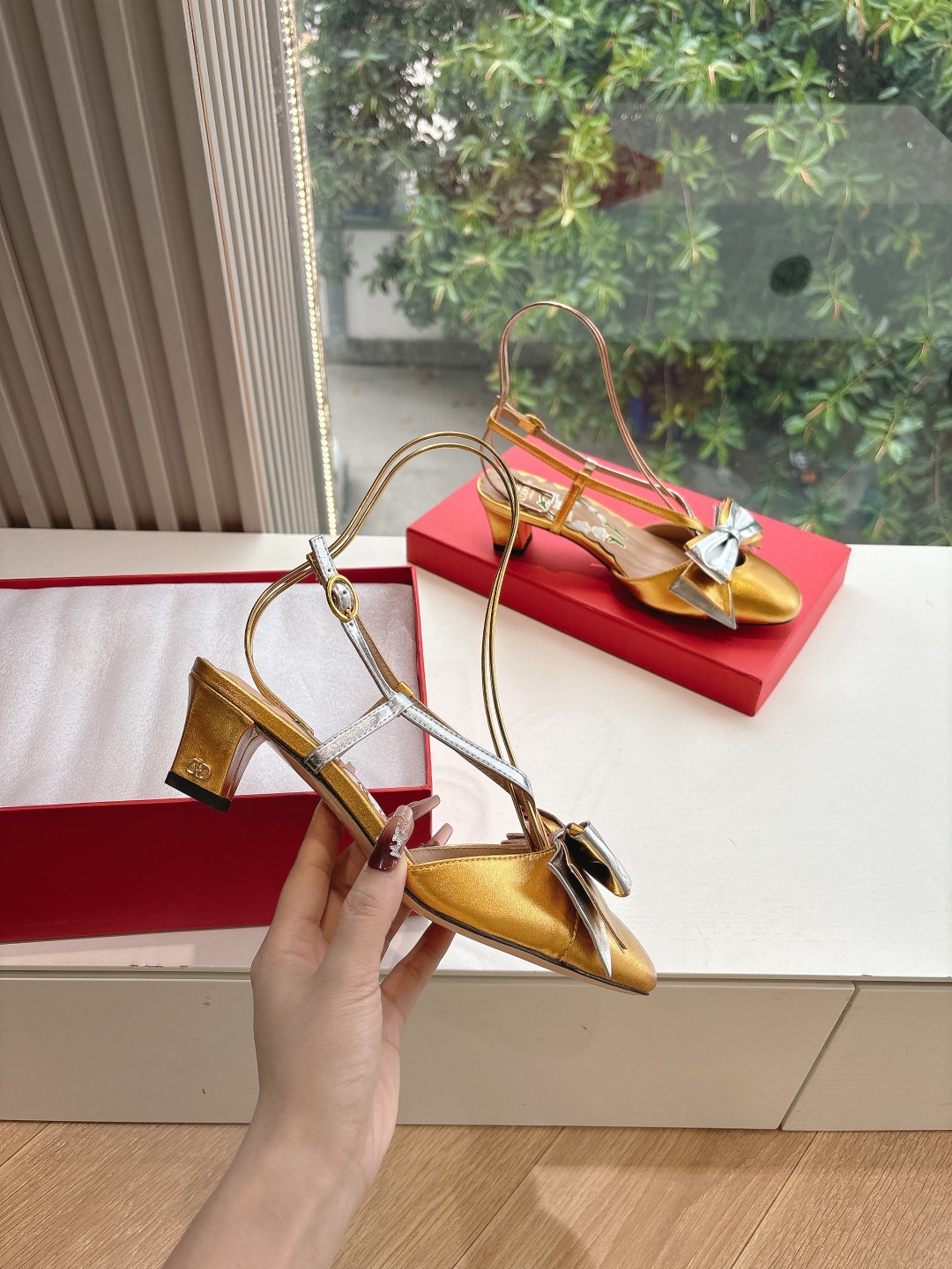 Valentino 발렌티노 토 캡 샌들 구두 신발