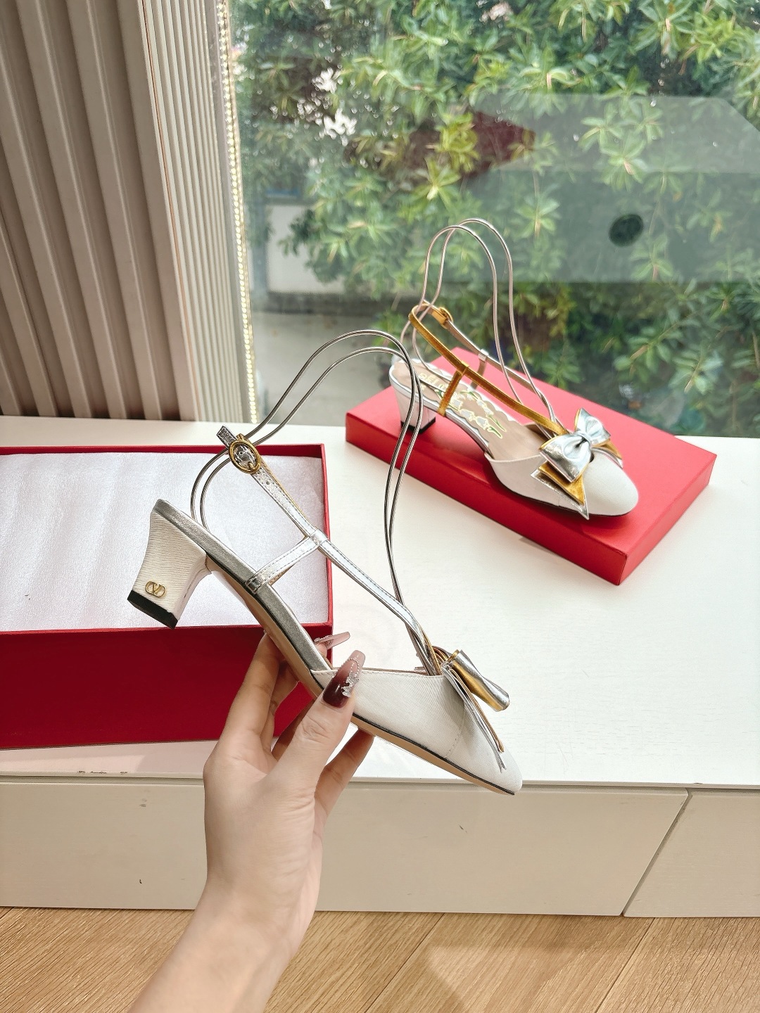 Valentino 발렌티노 토 캡 샌들 구두 신발