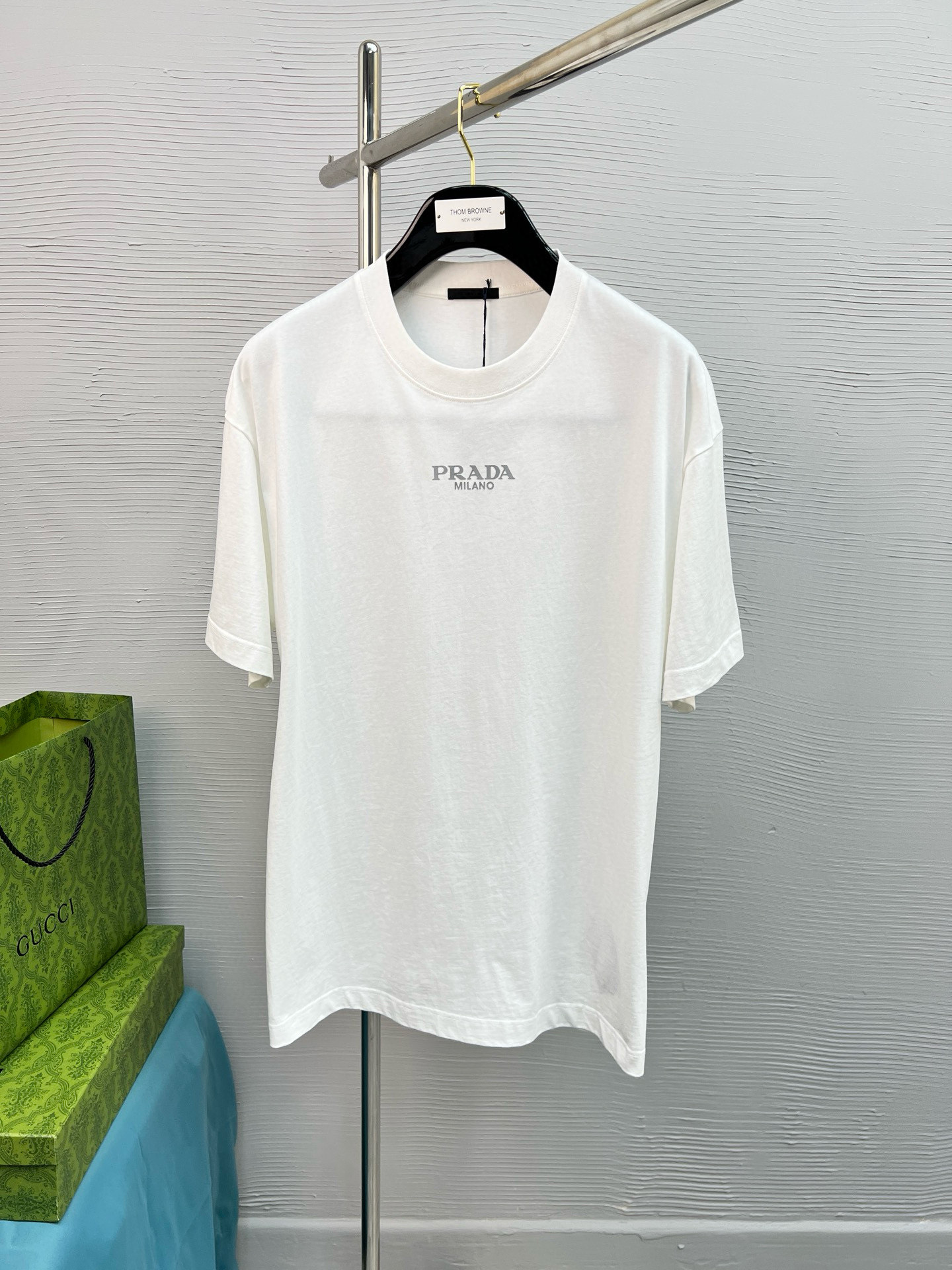 PRADA 프라다 반팔 티셔츠 의류