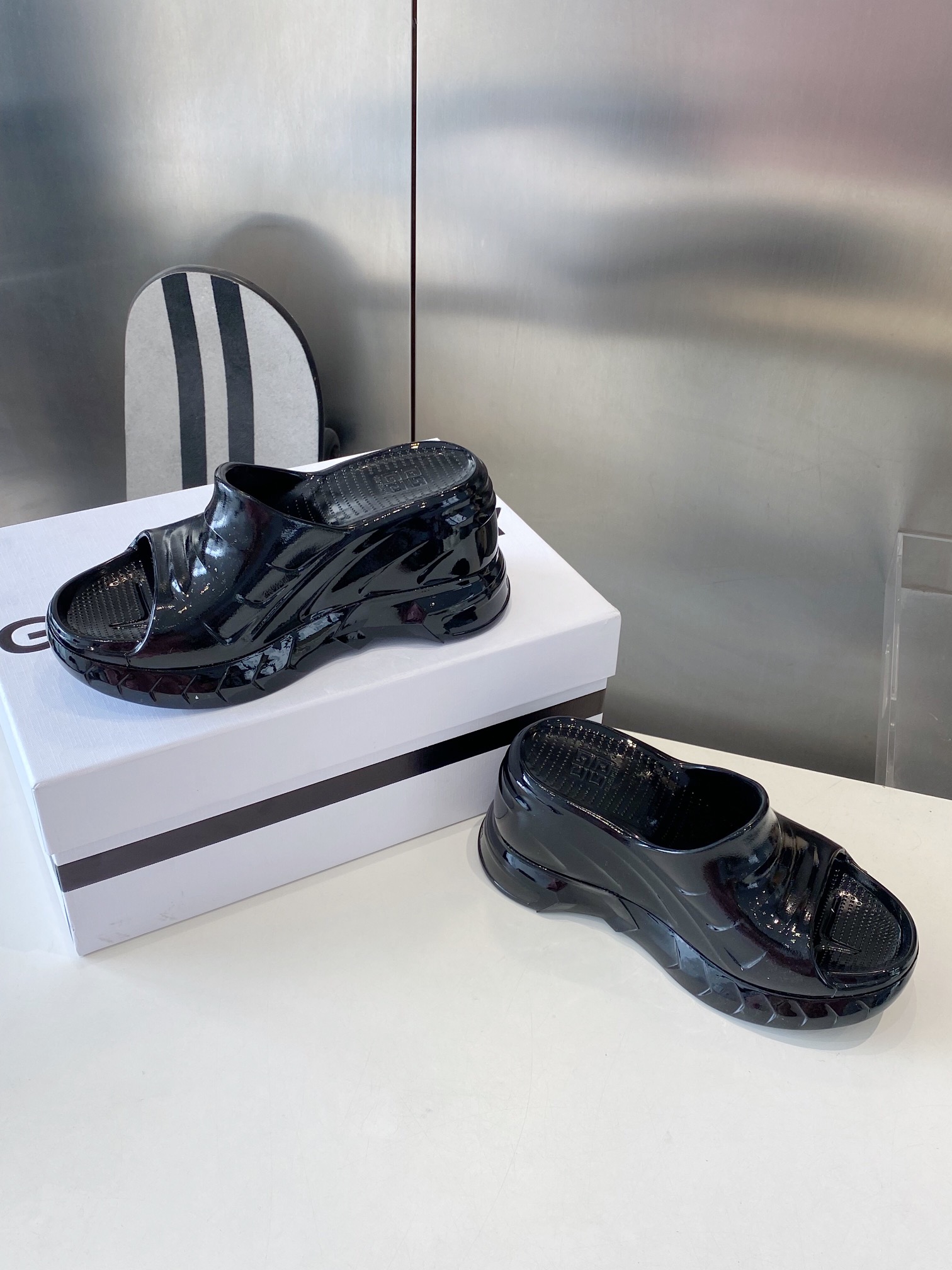 GIVENCHY 지방시 슬리퍼 샌들 신발