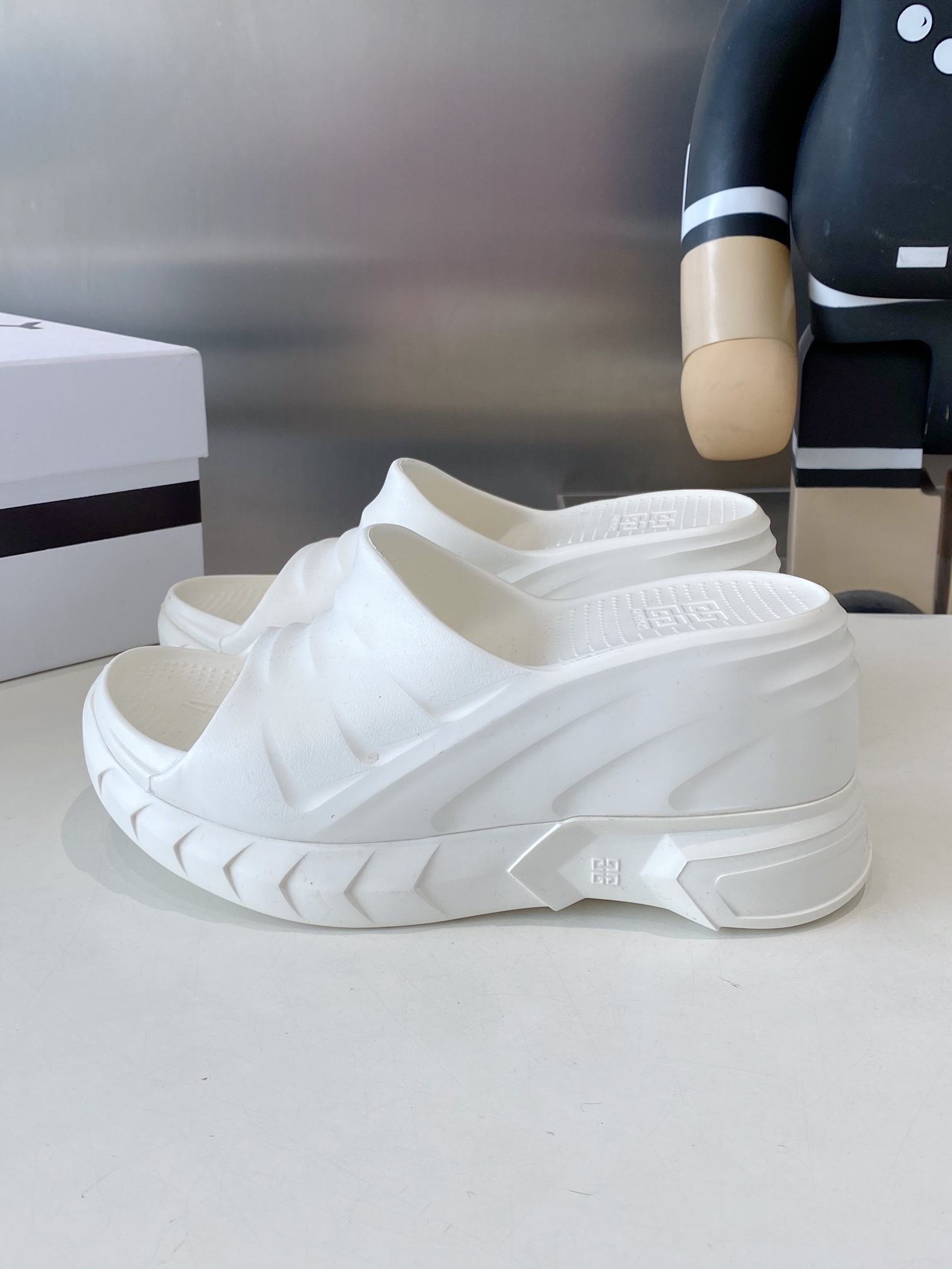 GIVENCHY 지방시 슬리퍼 샌들 신발