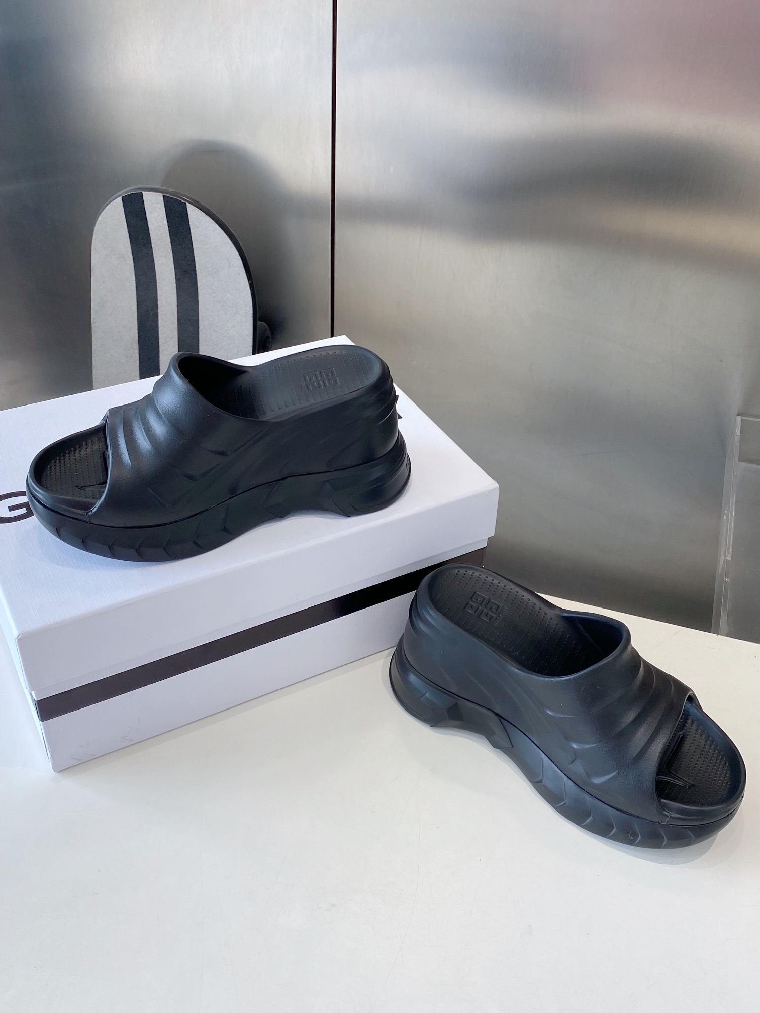 GIVENCHY 지방시 슬리퍼 샌들 신발