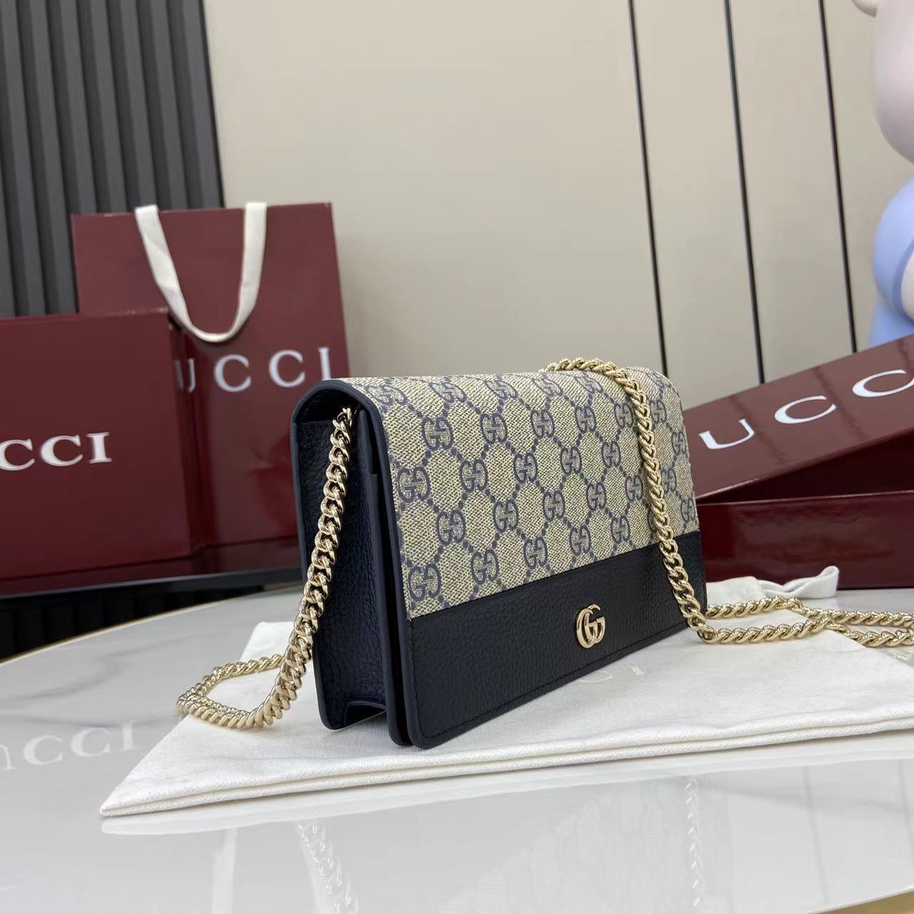 GUCCI 구찌 체인 장지갑 지갑