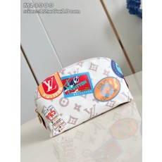 LV 루이비통 스몰 파우치