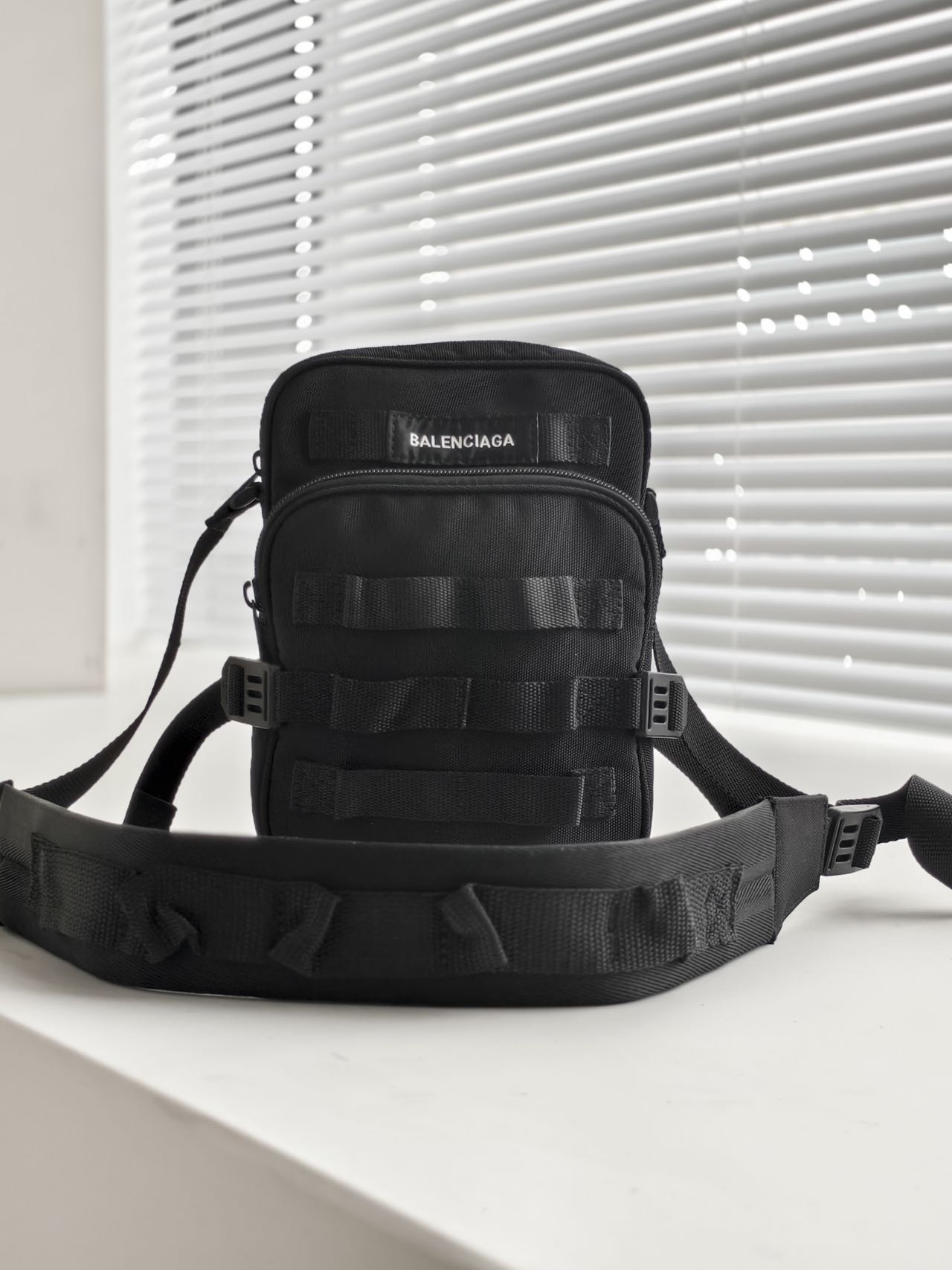 Balenciaga 발렌시아가 Army 스몰 나일론 메신저백 크로스백 가방