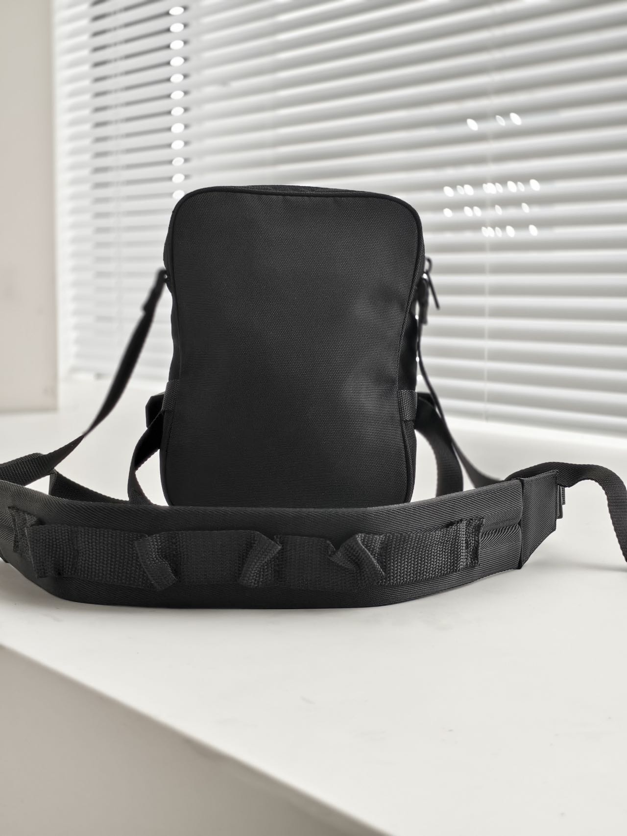 Balenciaga 발렌시아가 Army 스몰 나일론 메신저백 크로스백 가방