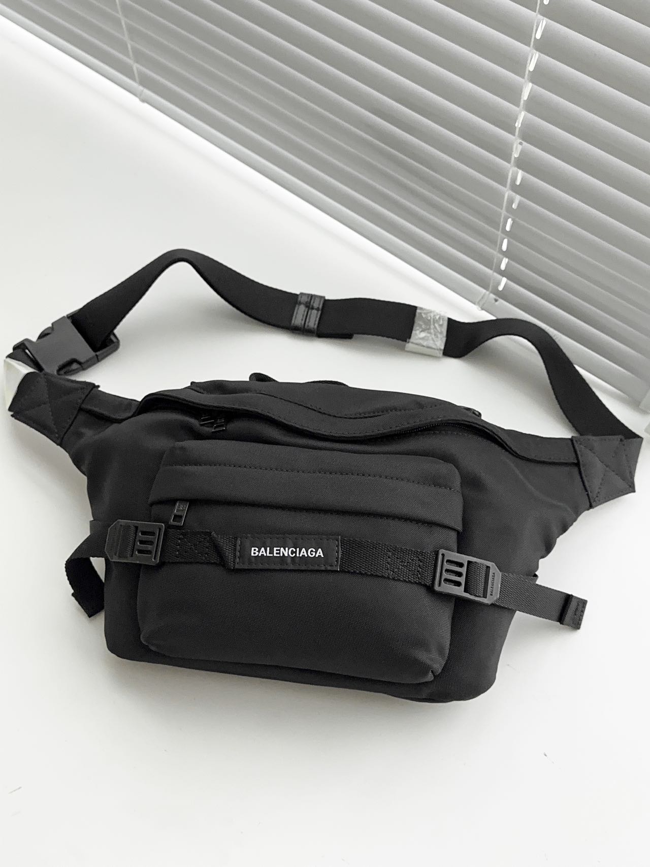 발렌시아가 Balenciaga 힙색 가방