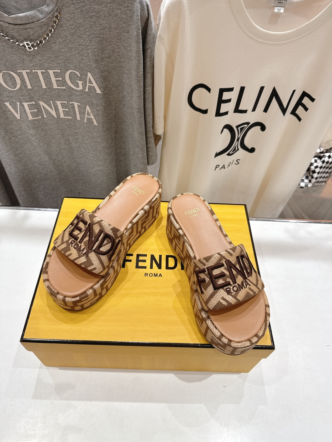 Fendi 펜디 웨지힐 통굽 슬리퍼 샌들 신발