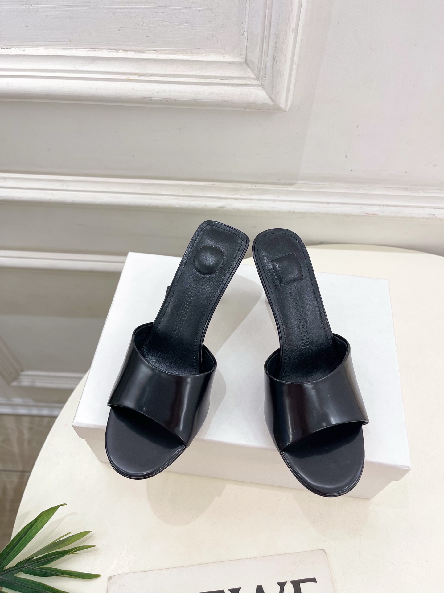 JACQUEMUS 자크뮈스 라운드 토 하이힐 뮬 샌들 신발