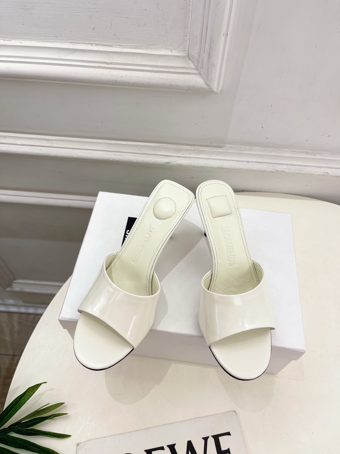 JACQUEMUS 자크뮈스 라운드 토 하이힐 뮬 샌들 신발