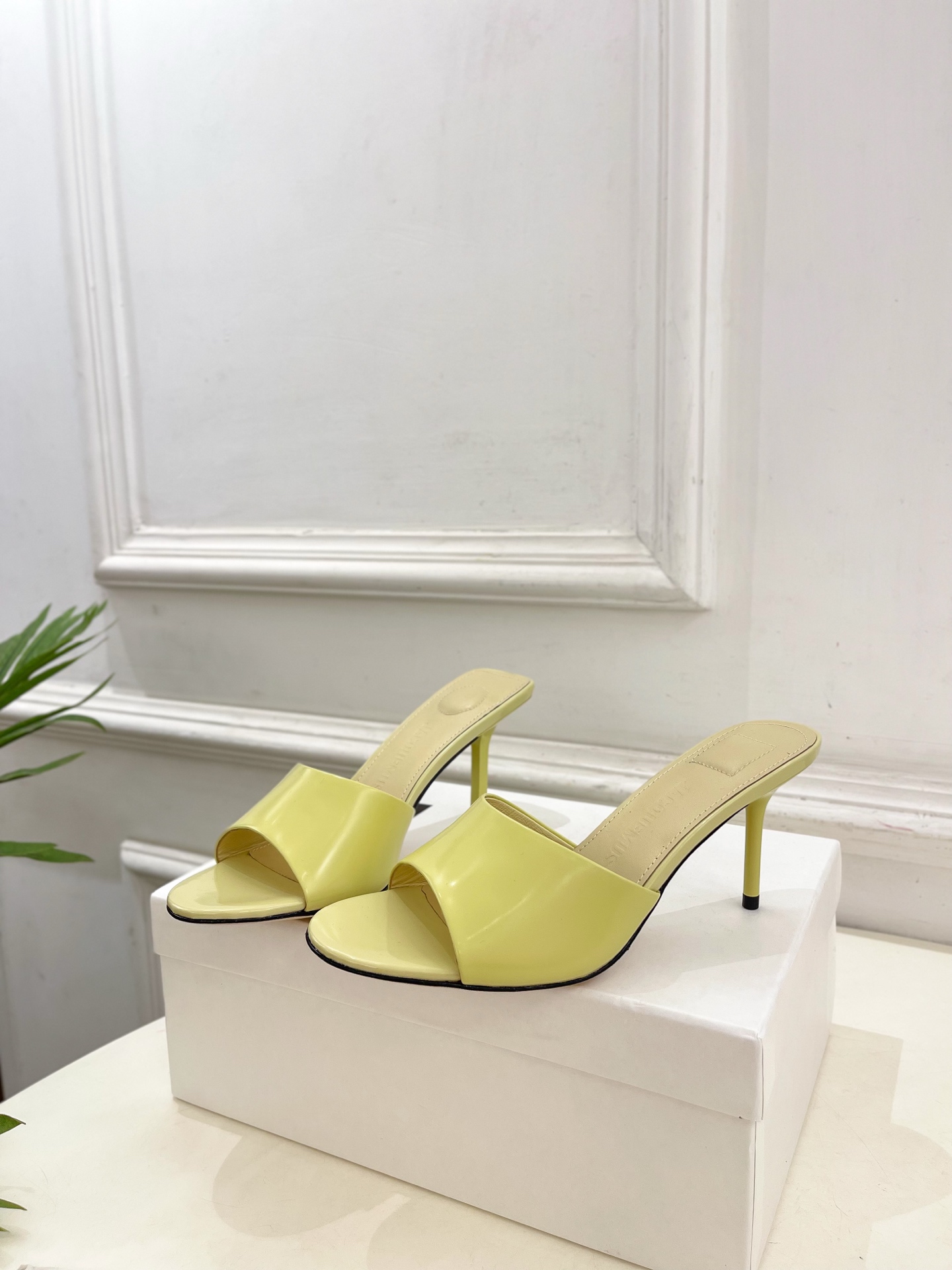 JACQUEMUS 자크뮈스 라운드 토 하이힐 뮬 샌들 신발