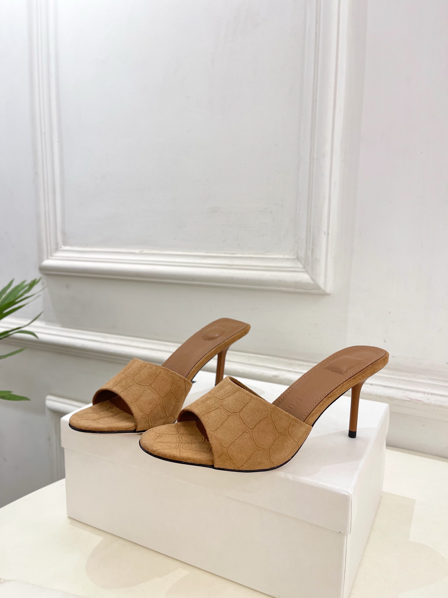 JACQUEMUS 자크뮈스 라운드 토 하이힐 뮬 샌들 신발