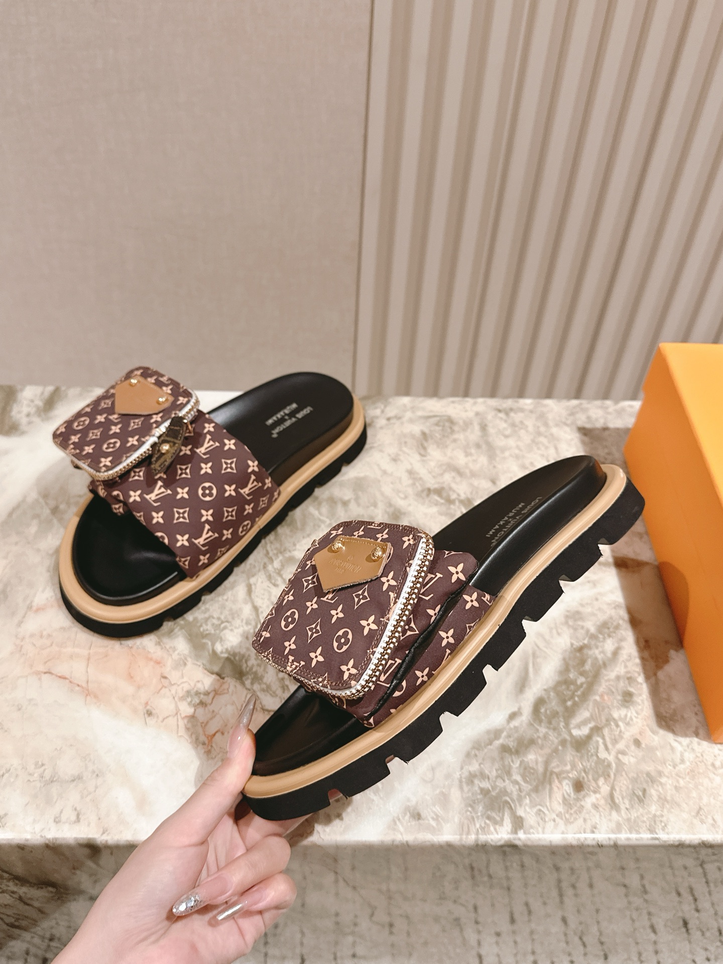 LV 루이비통 슬리퍼 샌들 신발