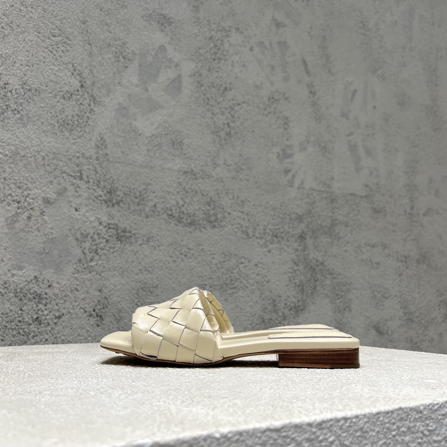 Bottega Veneta BV 보테가베네타 여성 뮬 슬리퍼 샌들 신발