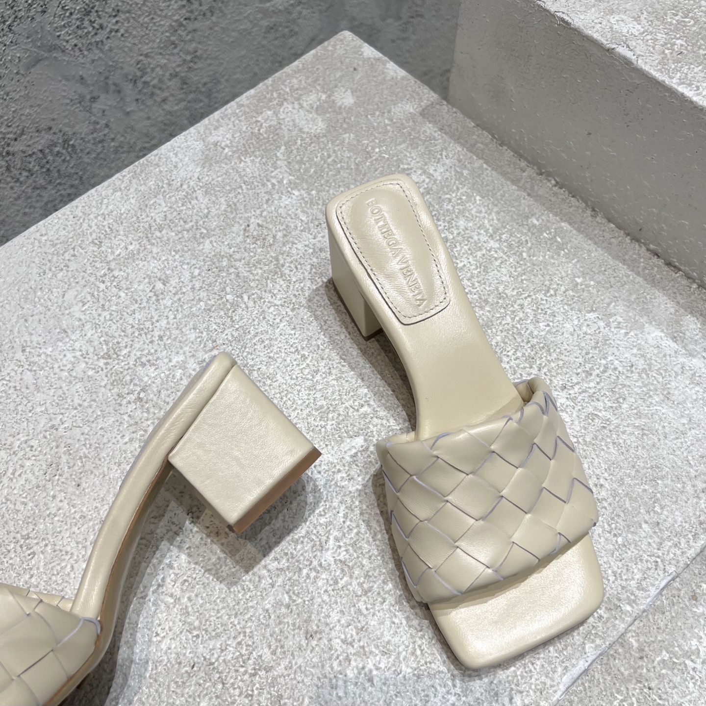 Bottega Veneta BV 보테가베네타 여성 뮬 슬리퍼 샌들 신발