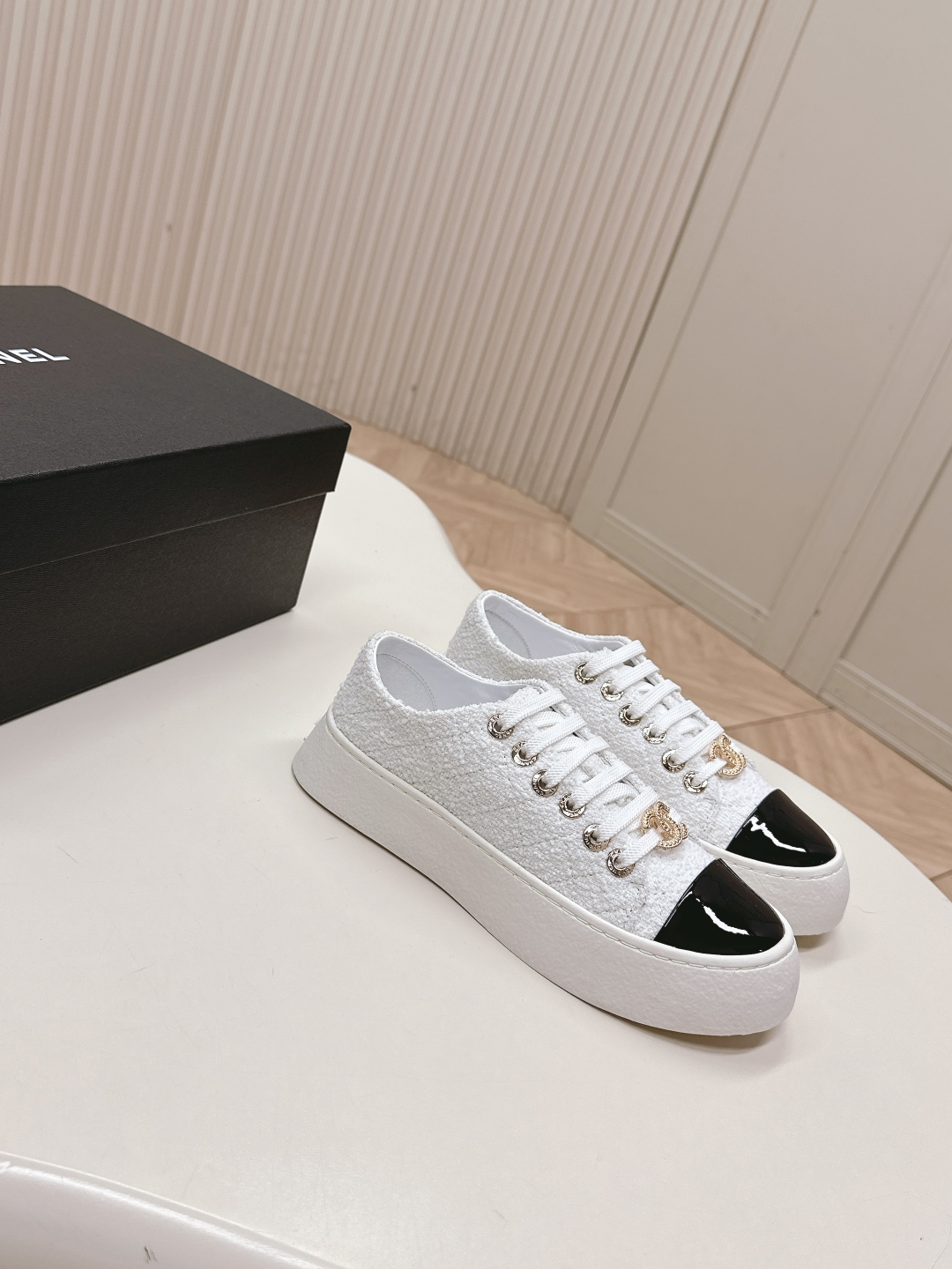 CHANEL 25A 퀼팅 통굽 스니커즈 운동화 신발