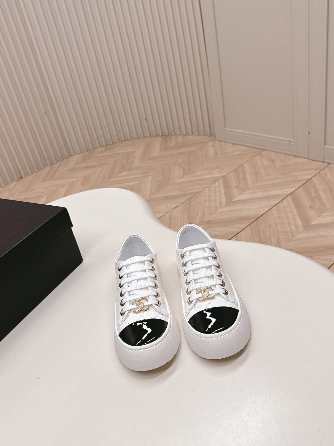 CHANEL 25A 퀼팅 통굽 스니커즈 운동화 신발