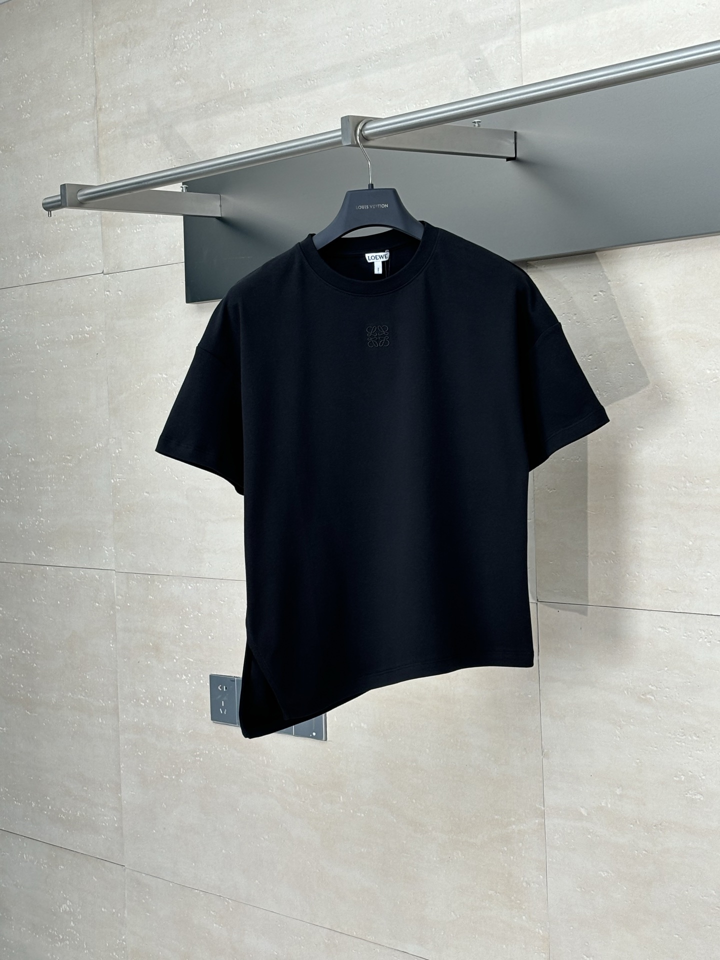 Loewe 로에베 자수 비대칭 라운드넥 반팔 티셔츠 의류