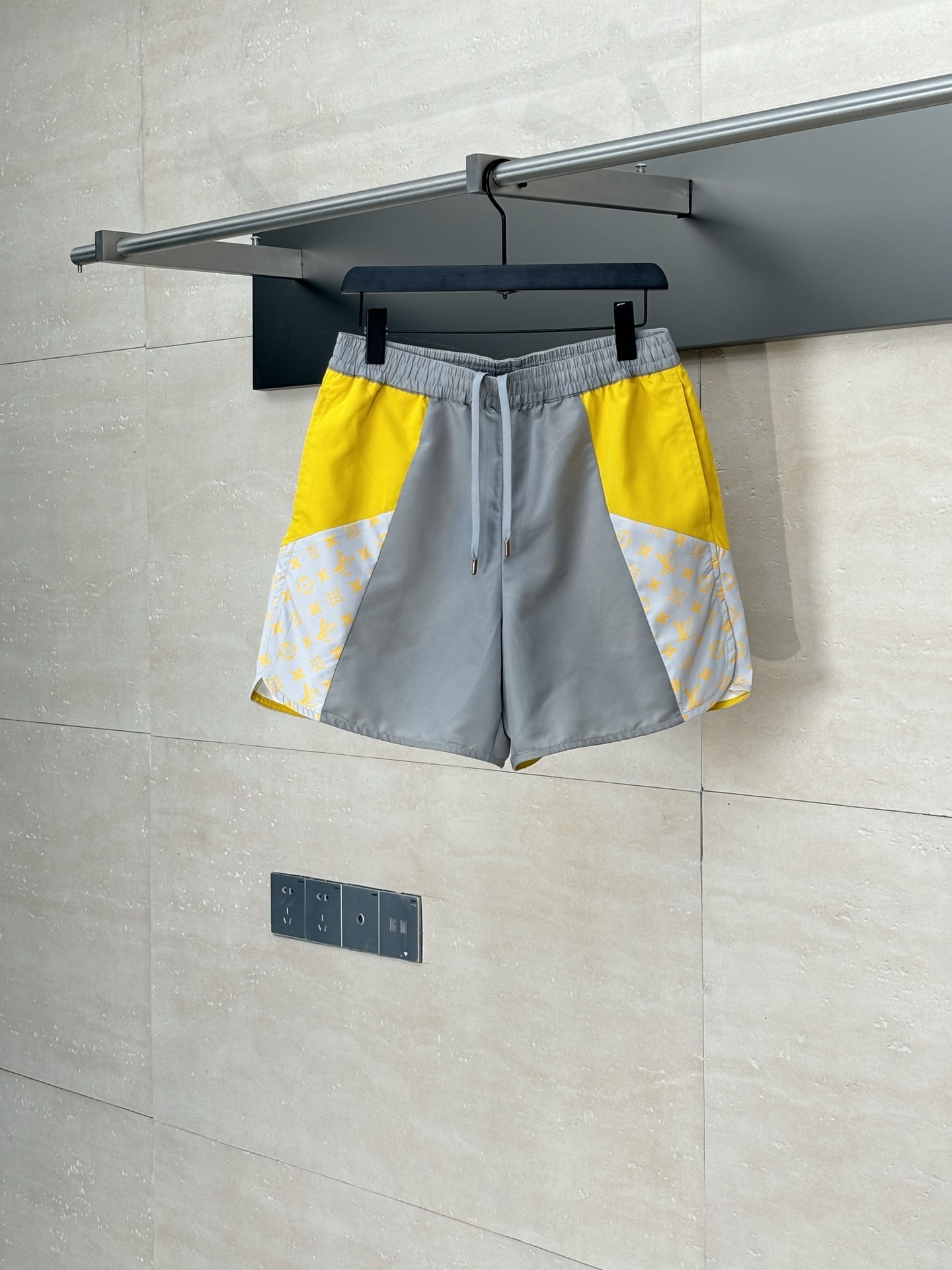 LV 루이비통 스포츠 캐주얼 비치 팬츠 반바지 의류