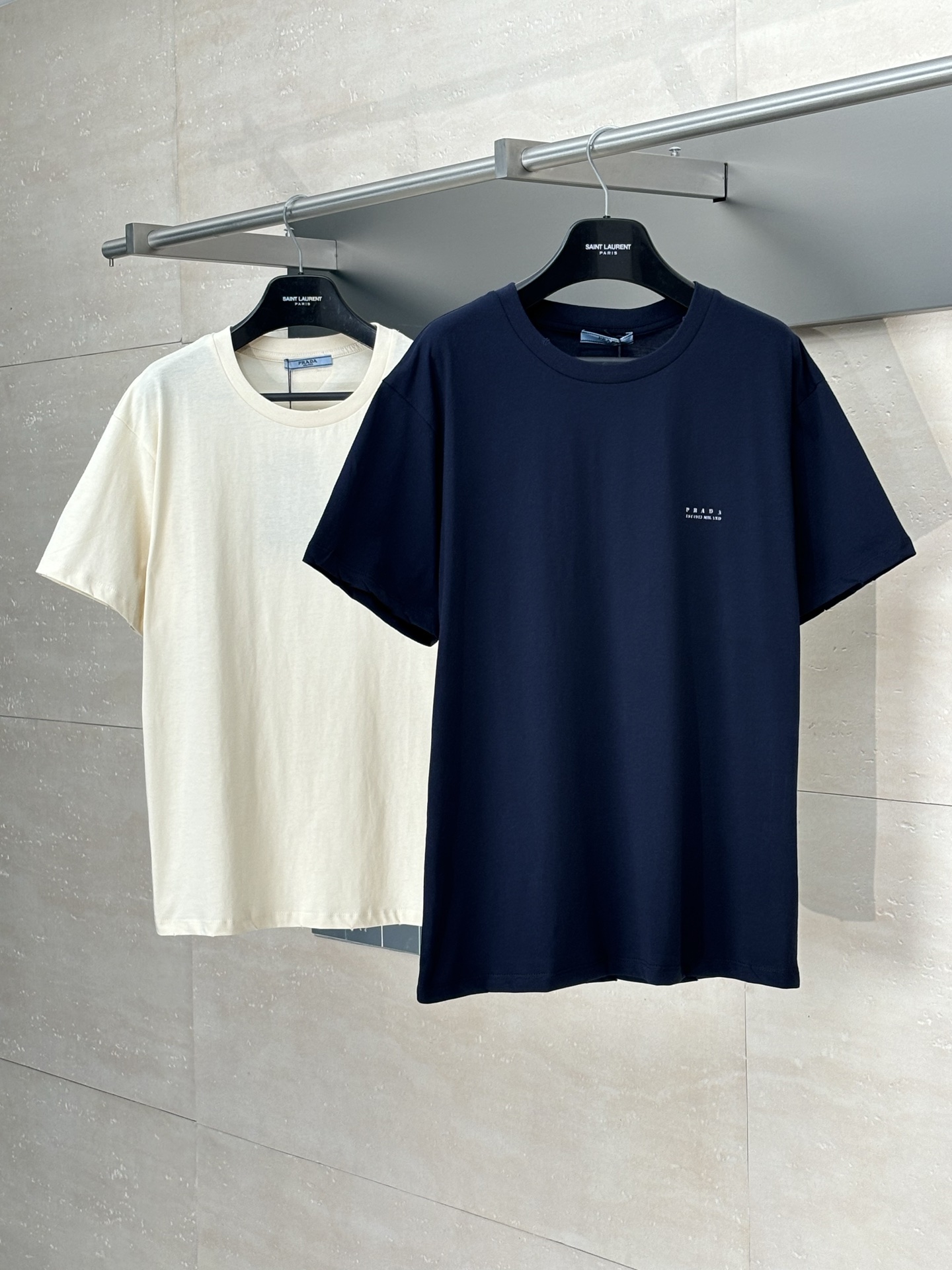 PRADA 프라다 반팔 티셔츠 의류