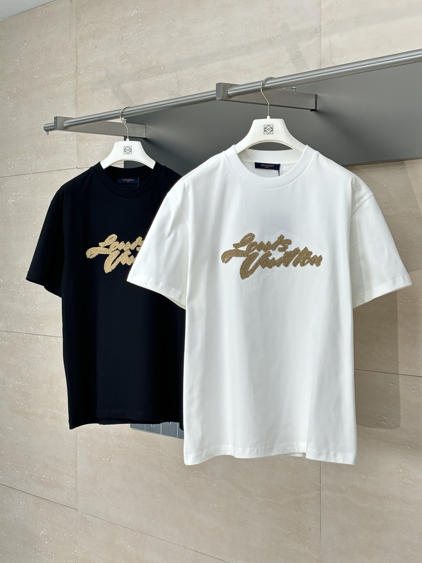 LV 루이비통 자수 로고 반팔 티셔츠 의류