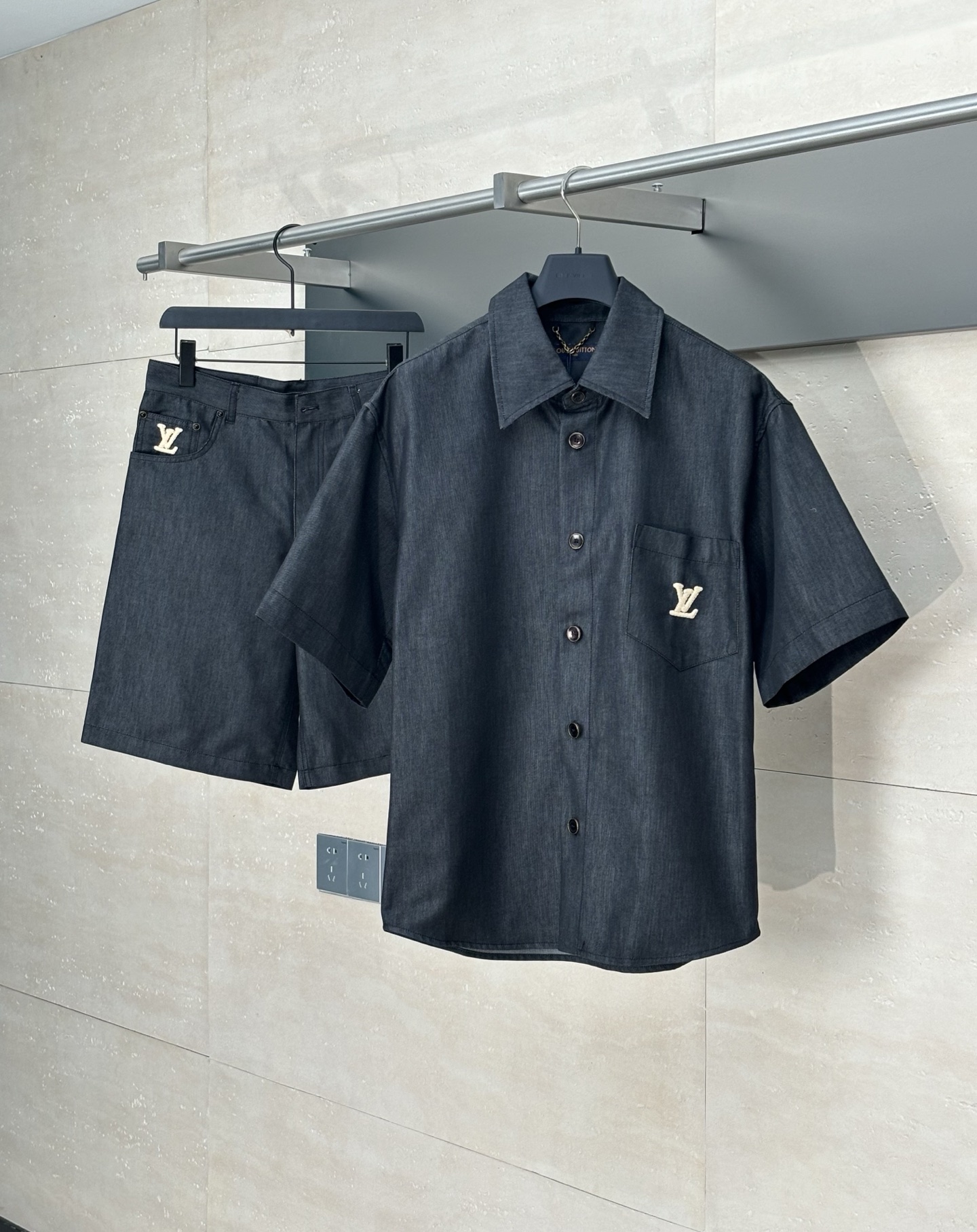 LV 루이비통 블랙 코튼 반팔 셔츠 + 반바지 세트 의류