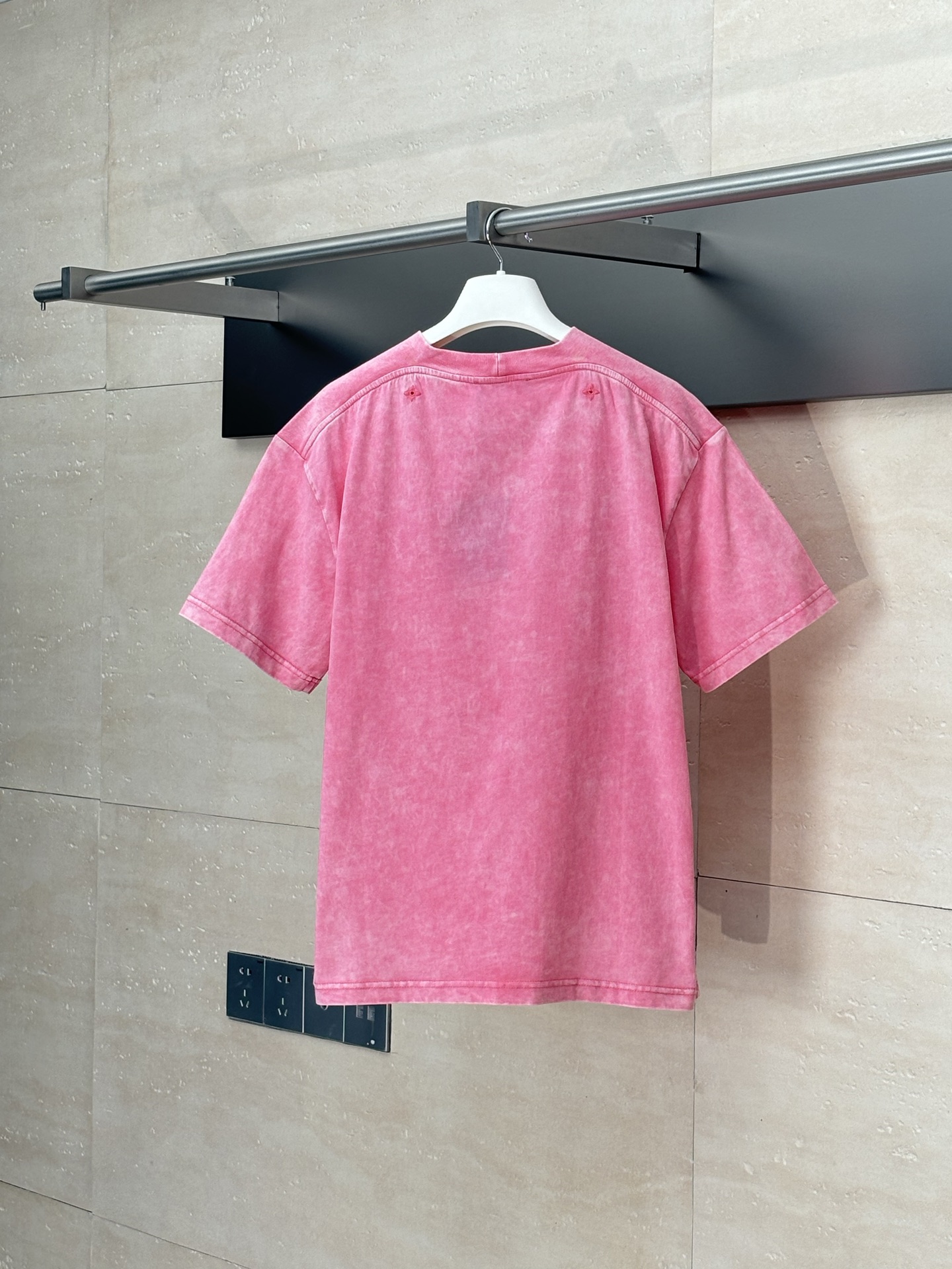 LV 루이비통 핑크 자수 라운드넥 반팔 티셔츠 의류