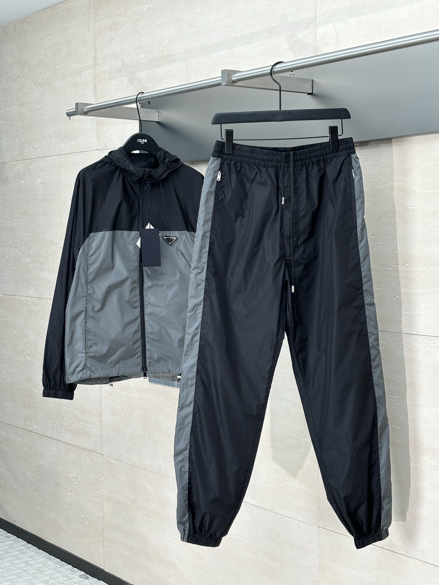 PRADA 프라다 삼각 로고 배색 조거 팬츠 바지 의류