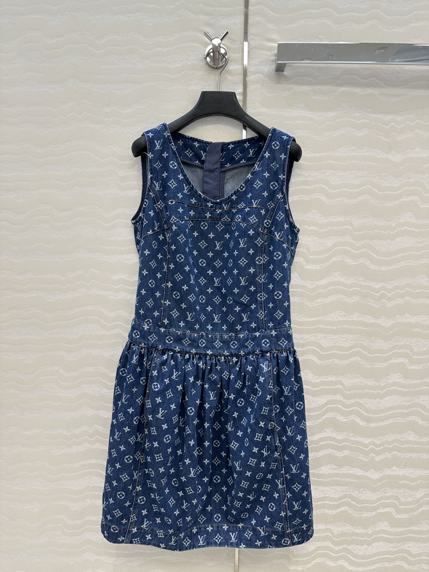 LV 루이비통 민소매 원피스 의류