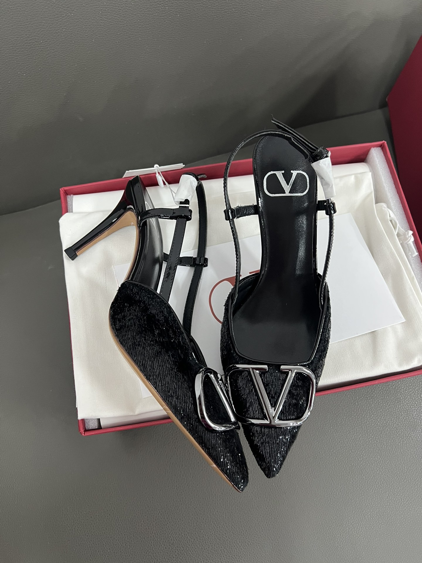 Valentino Vlogo 발렌티노 힐 벨벳 샌들