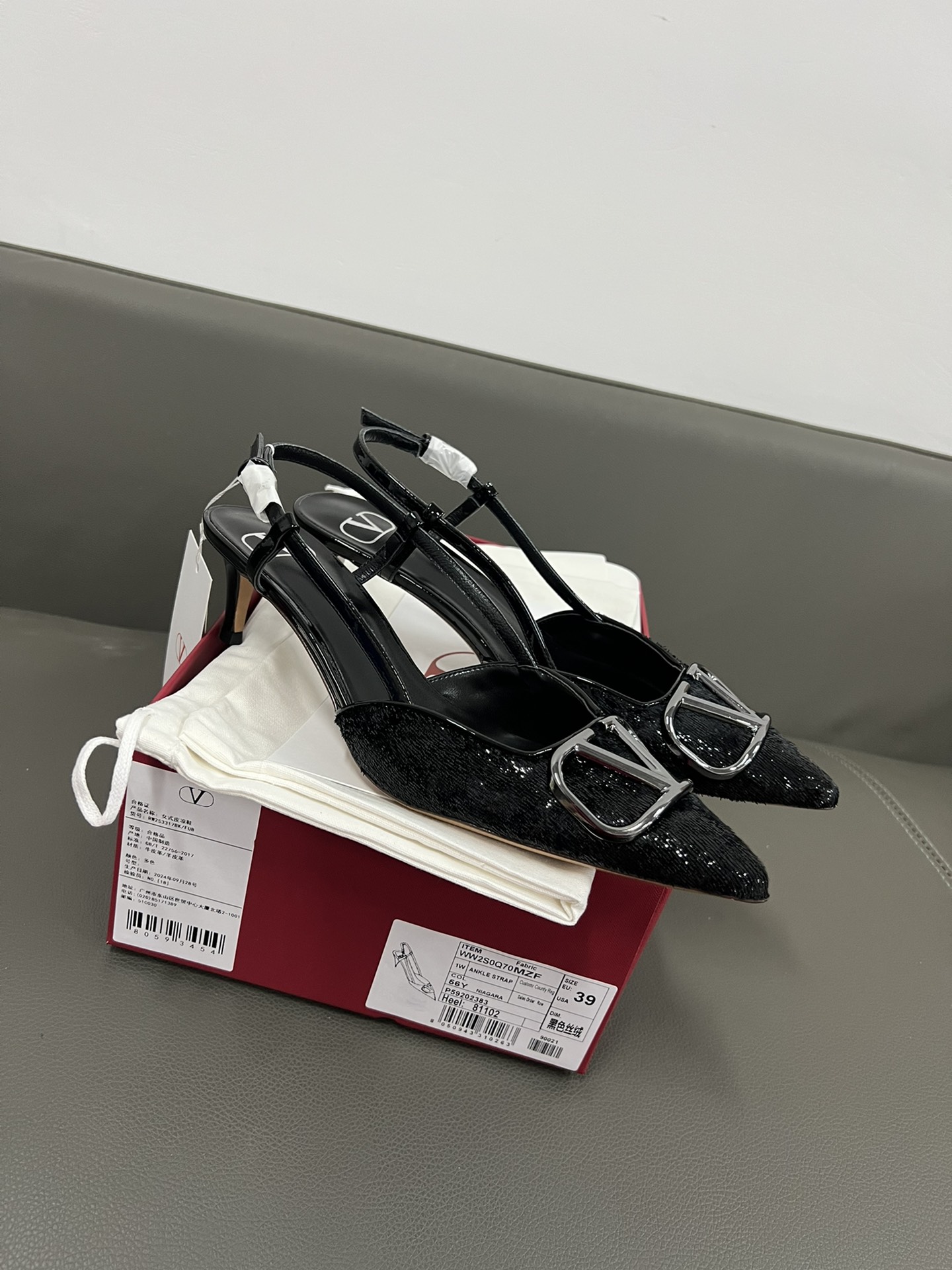 Valentino Vlogo 발렌티노 힐 벨벳 샌들