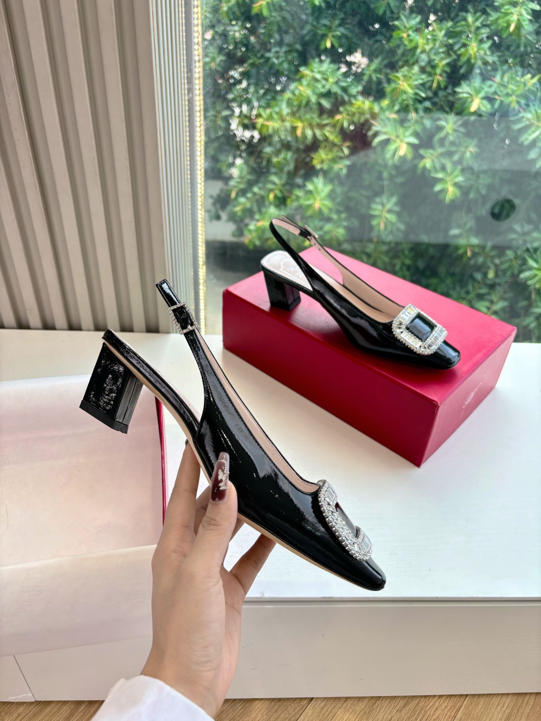 Roger Vivier 로저 비비에 굽 구두 슈즈 신발가죽 아웃솔  굽높이: 약 4.5cm  사이즈: 34-41  ㅡ  #신발