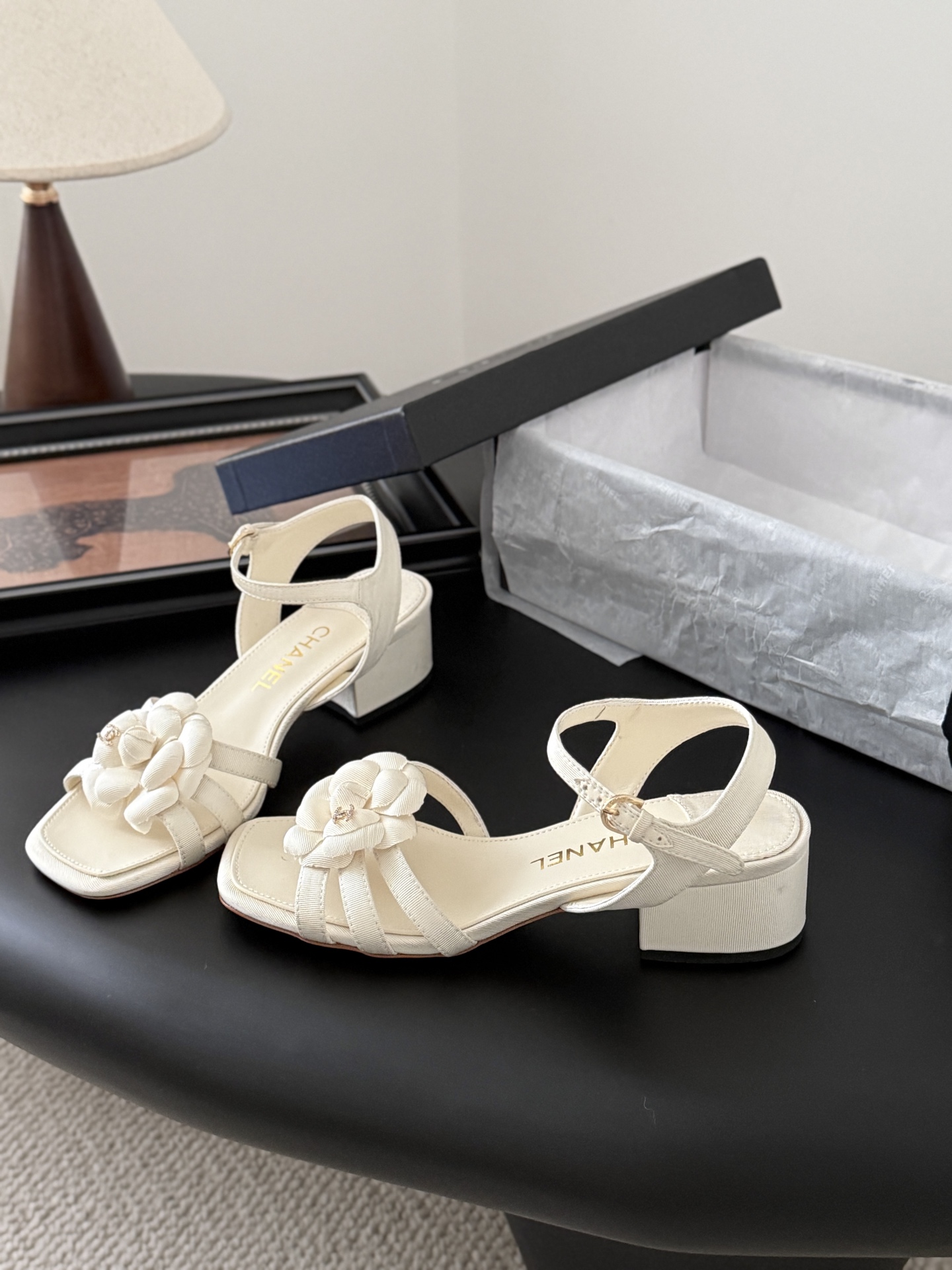 Chanel 샤넬 카멜리아(동백꽃) 샌들 시리즈 신발