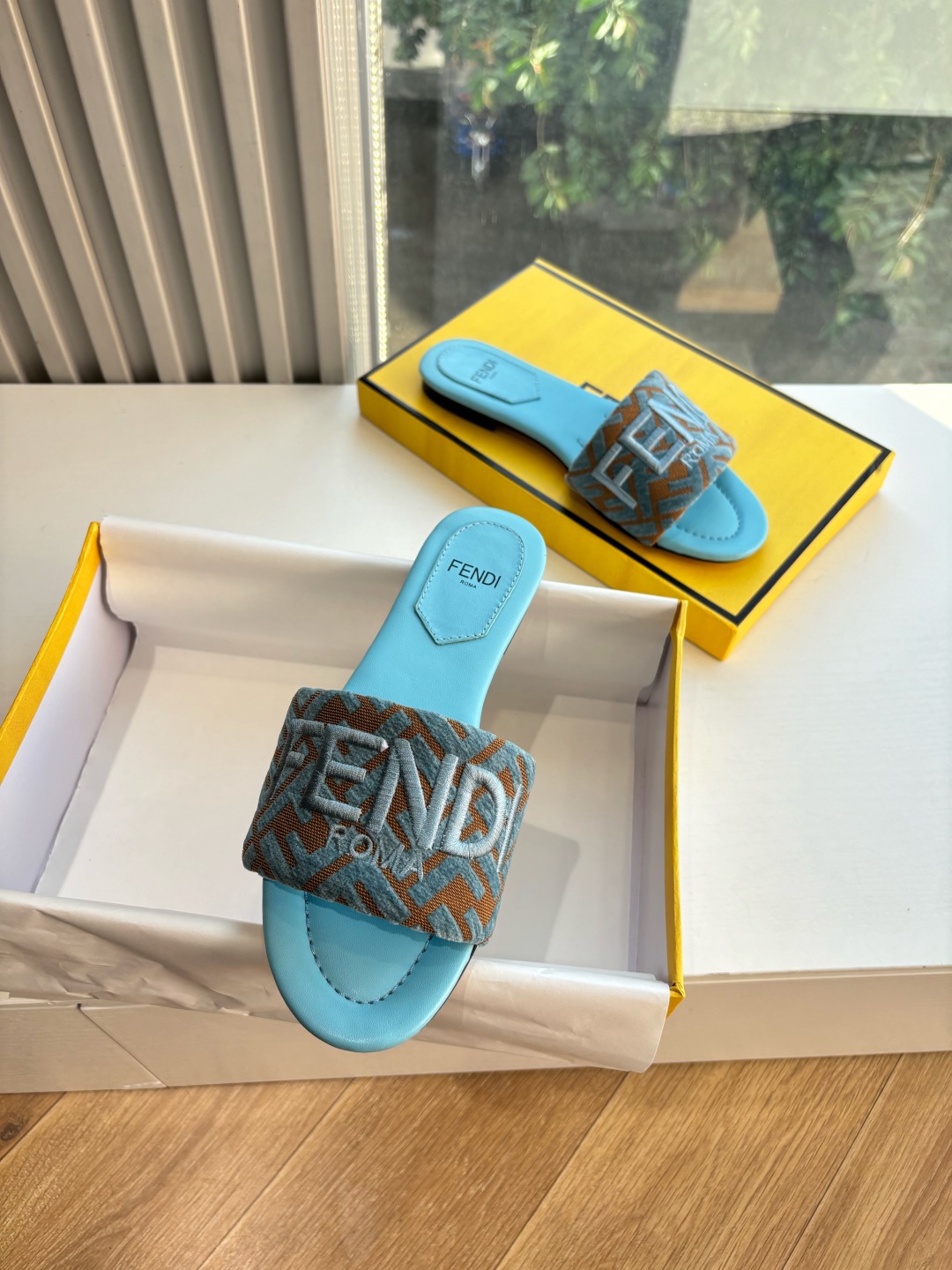 Fendi 펜디 슬리퍼 / 뮬 샌들 신발