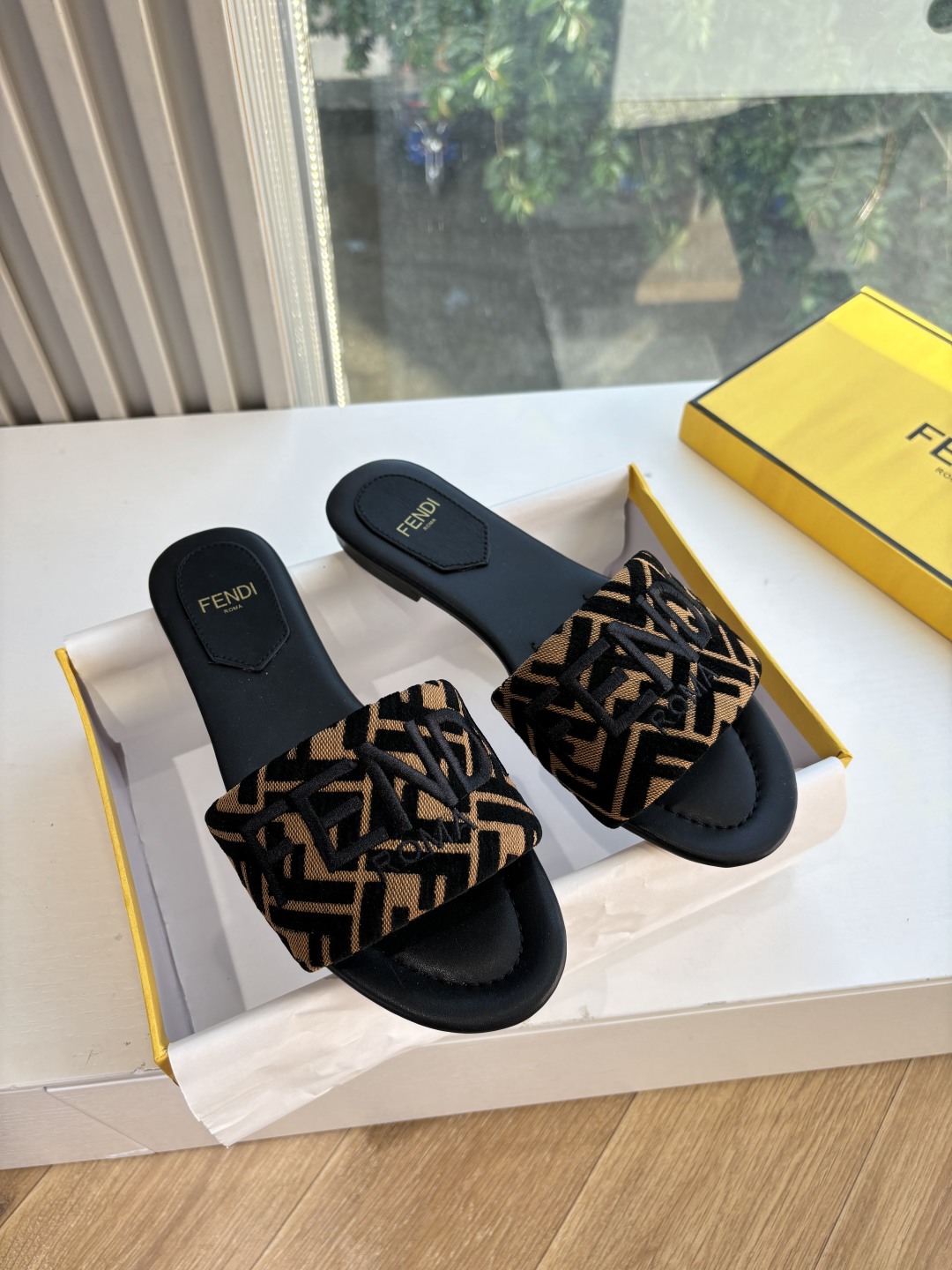 Fendi 펜디 슬리퍼 / 뮬 샌들 신발