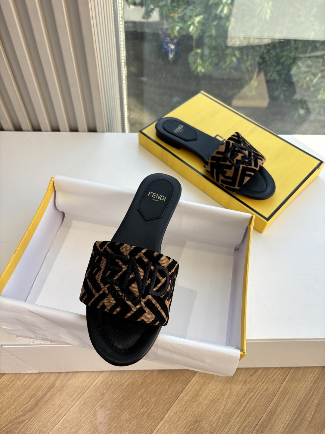 Fendi 펜디 슬리퍼 / 뮬 샌들 신발