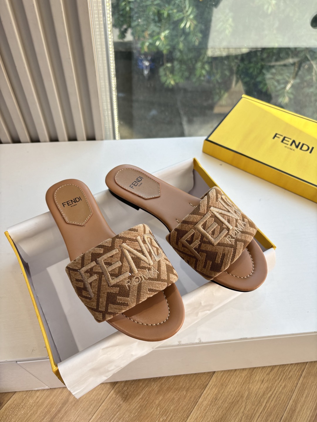 Fendi 펜디 슬리퍼 / 뮬 샌들 신발