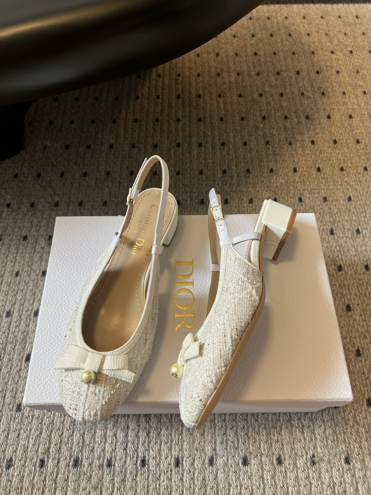 Dior CD 디올 리본 진주 장식 로우힐 샌들 신발