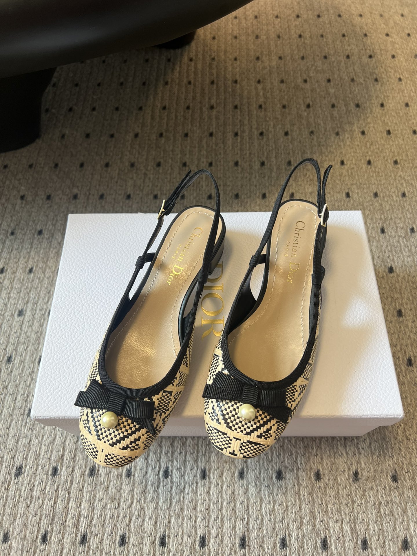 Dior CD 디올 리본 진주 장식 로우힐 샌들 신발