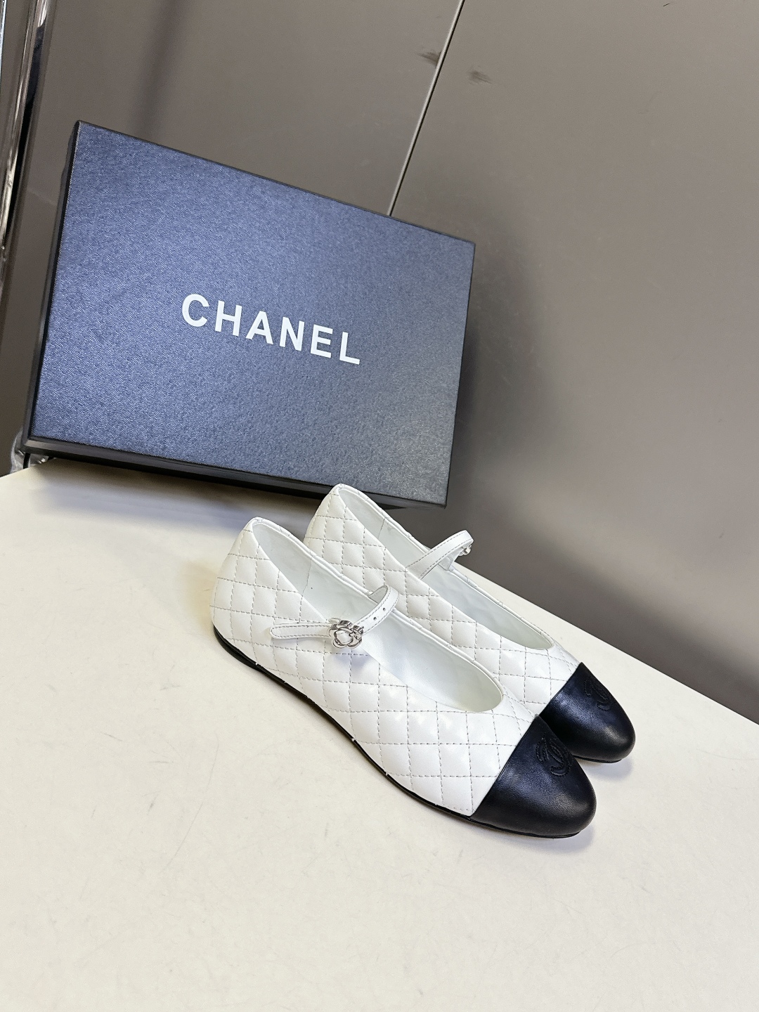 CHANEL 샤넬 클래식 플랫 슈즈 단화 신발