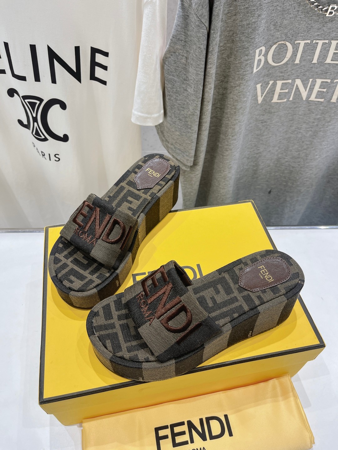 Fendi 펜디 통굽 웨지힐 슬립온 슬리퍼 신발