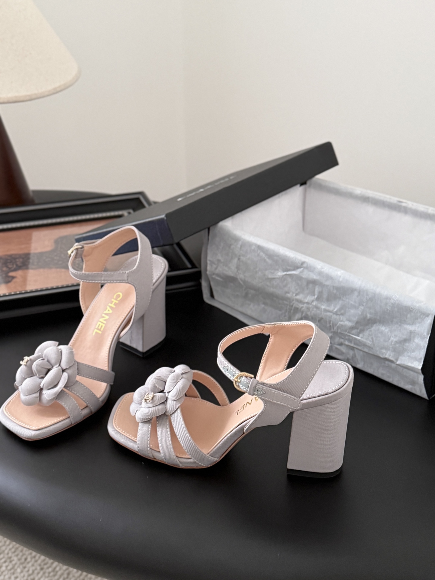 Chanel 샤넬 카멜리아 굽 샌들 신발