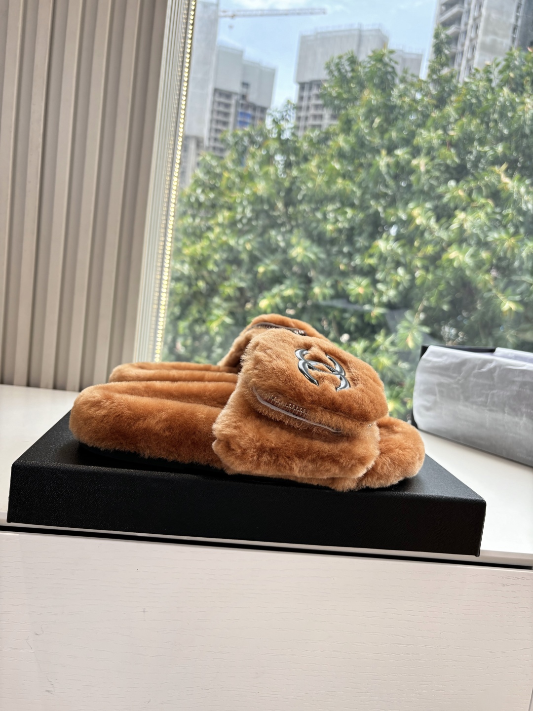 CHANEL 샤넬 퍼 토우 샌들 털신 슬리퍼 신발