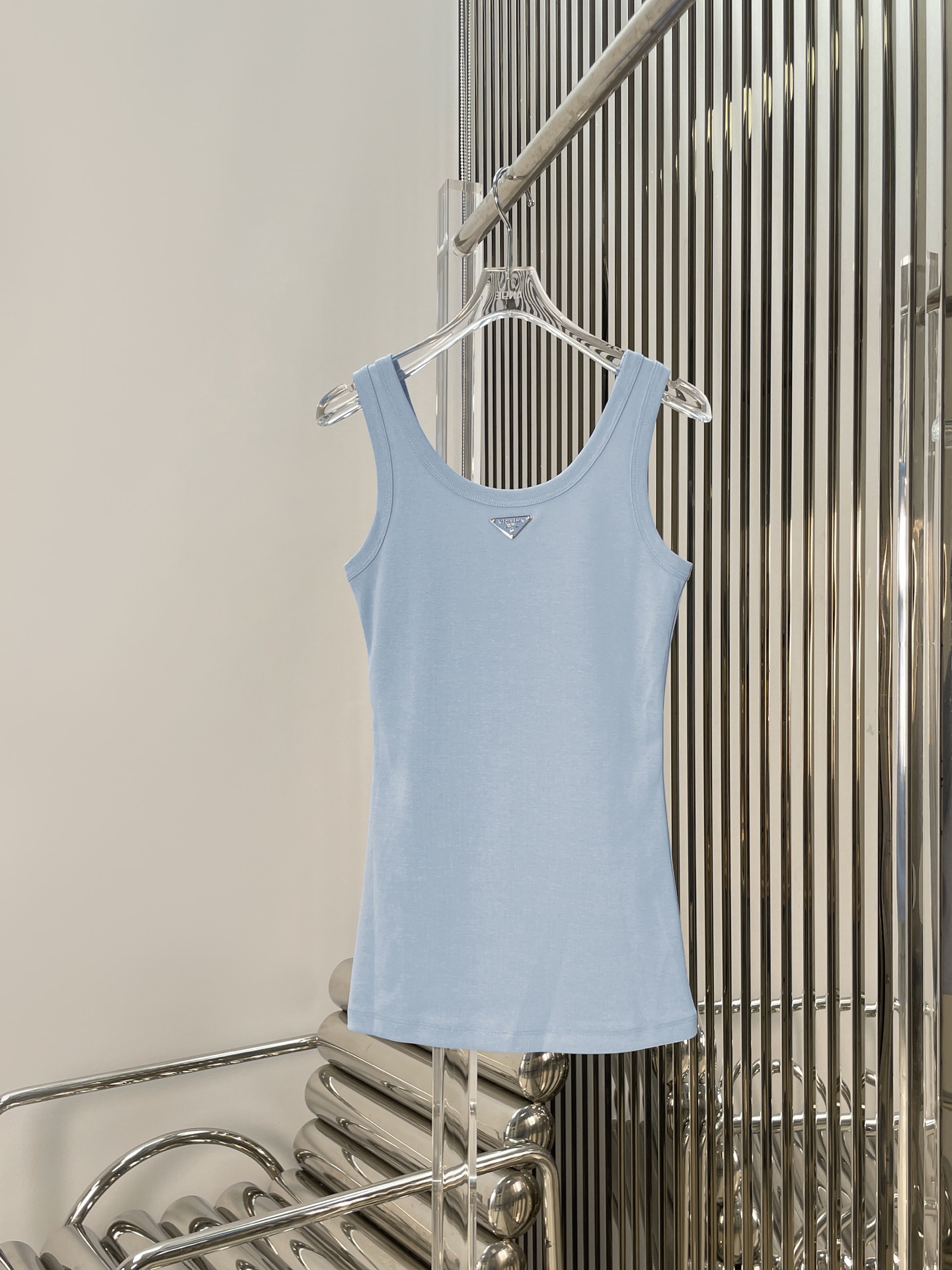 PRADA 프라다 민소매 나시 탑 상의 의류