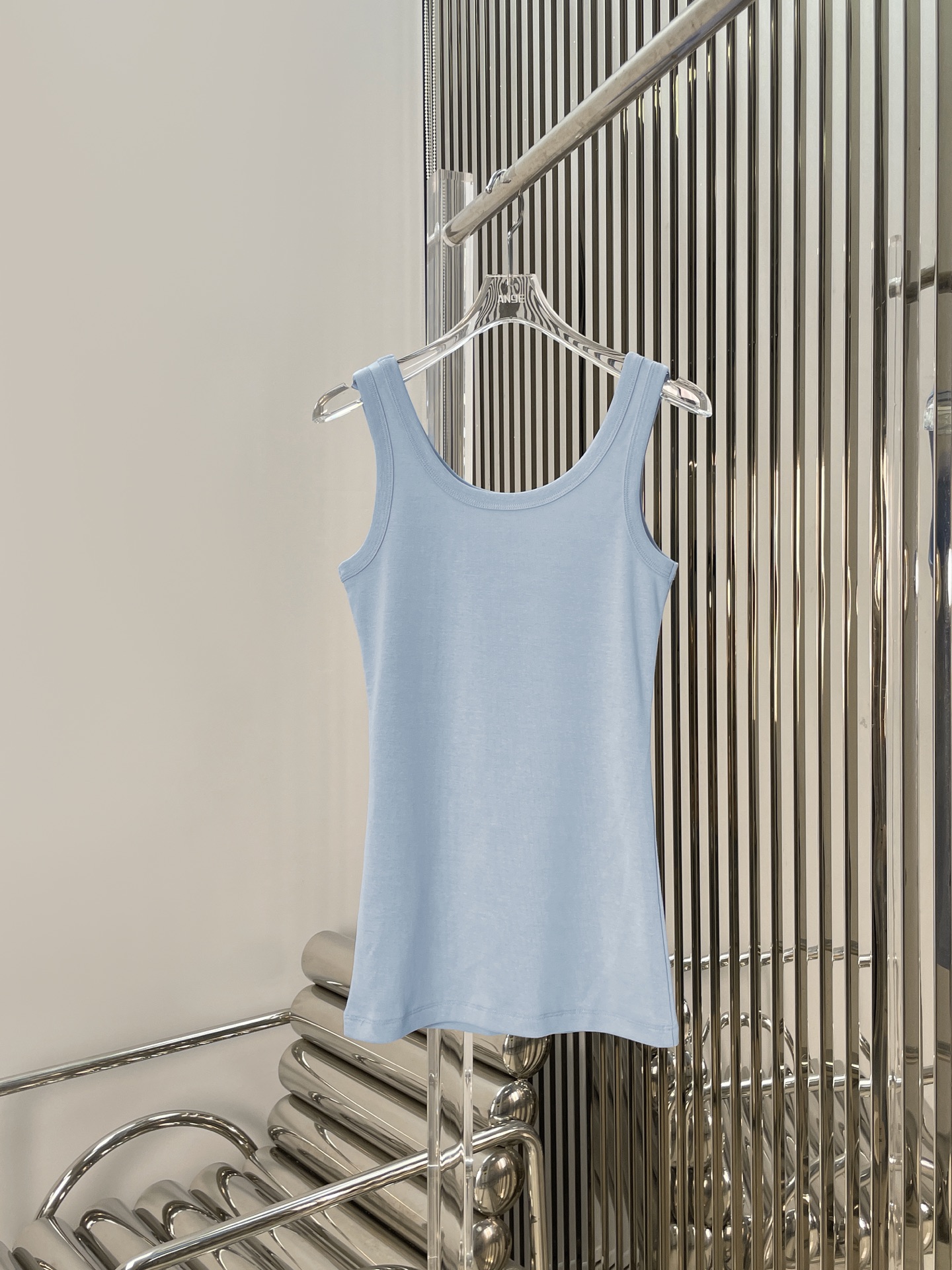 PRADA 프라다 민소매 나시 탑 상의 의류