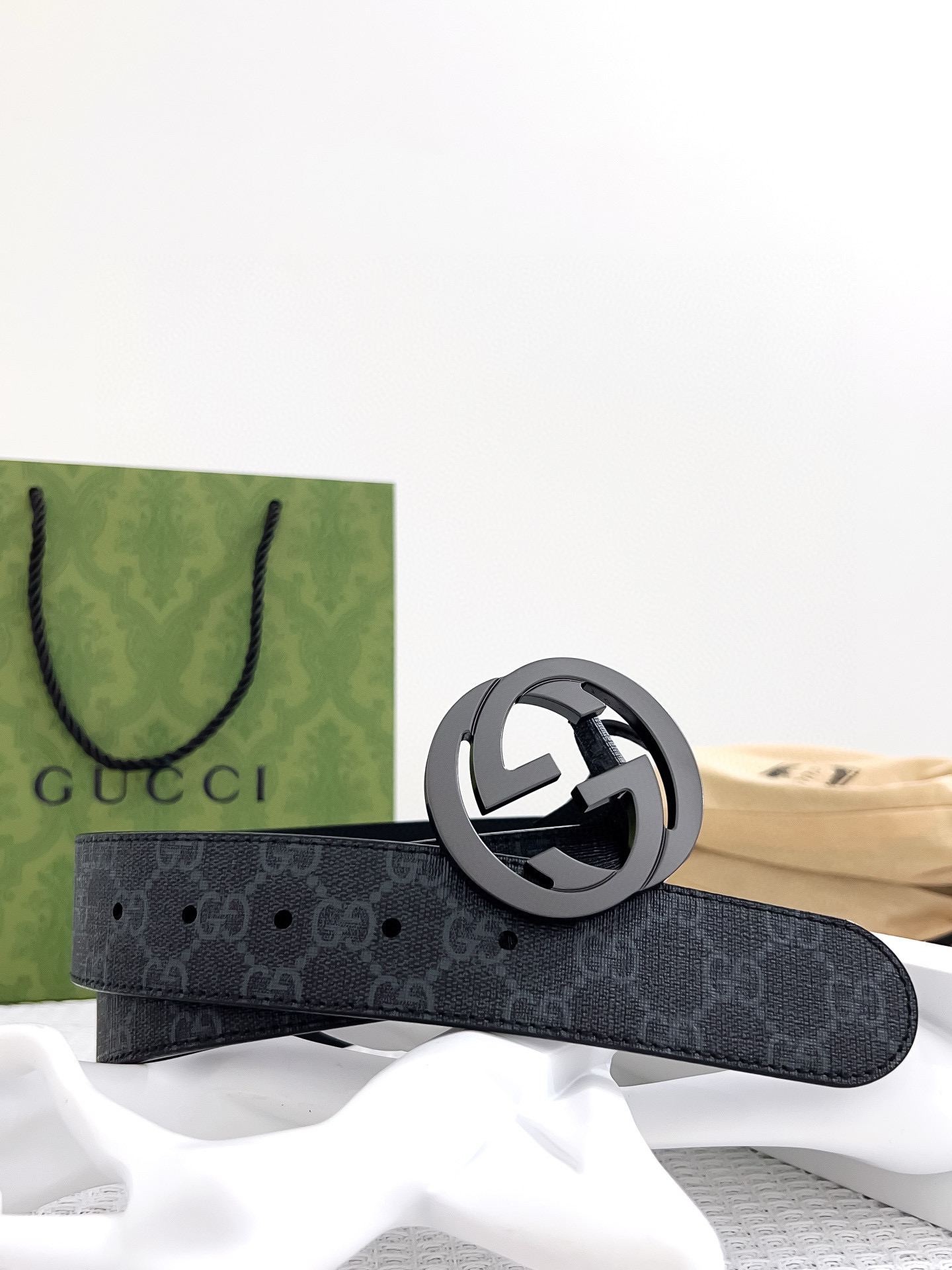 GUCCI 구찌 남성용 PVC + 가죽 GG 로고 벨트