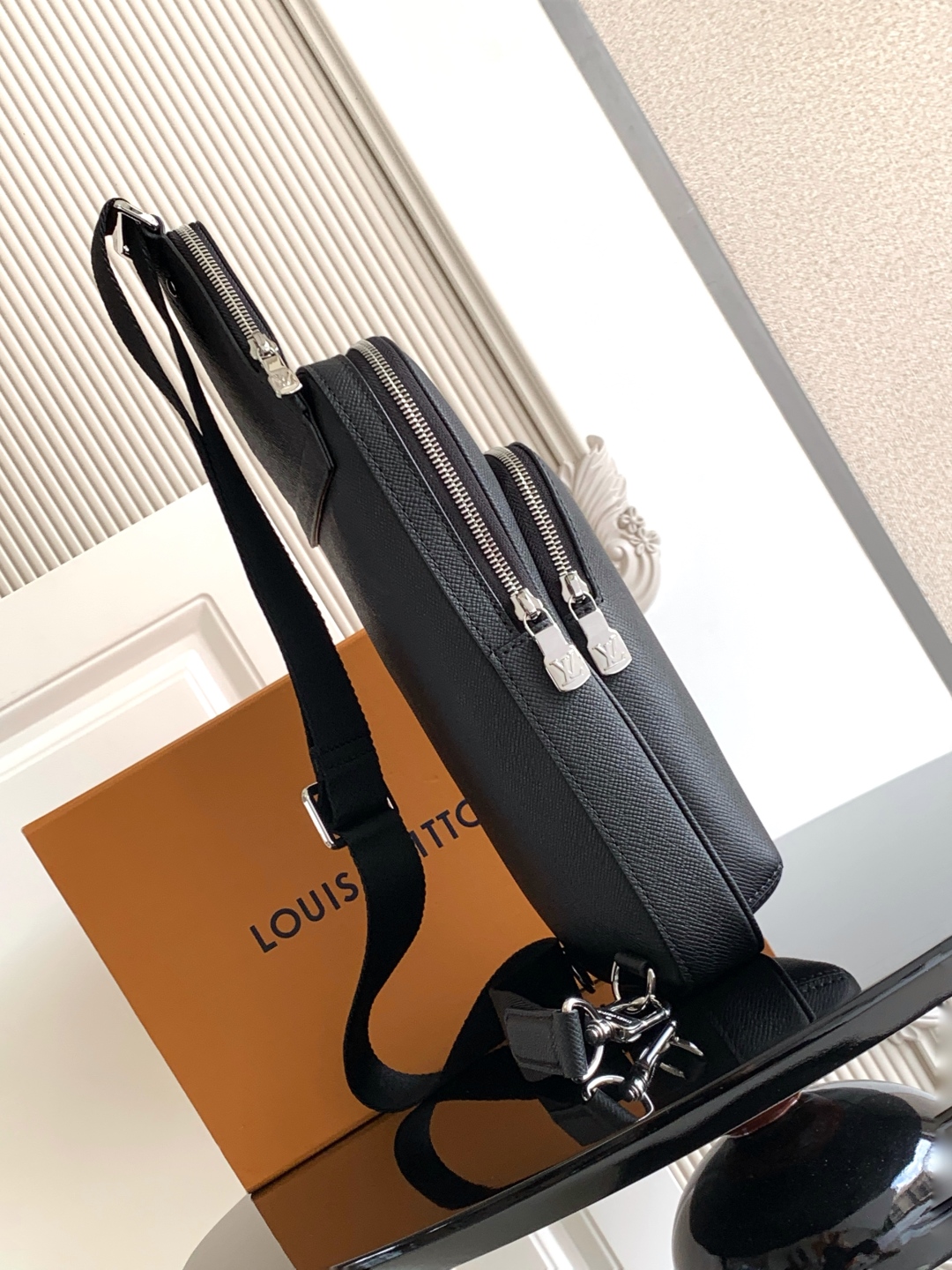 LV 루이비통 슬링백 숄더백 가방