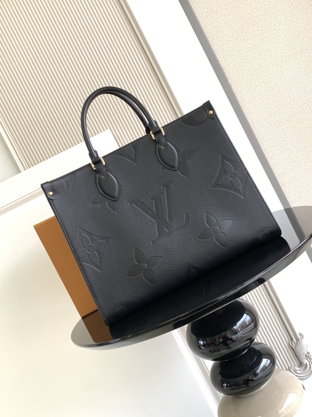 LV 루이비통 OnTheGo 미디움 토트백 가방