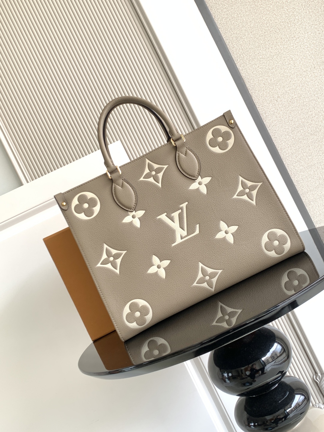 LV 루이비통 OnTheGo 미디움 토트백 가방