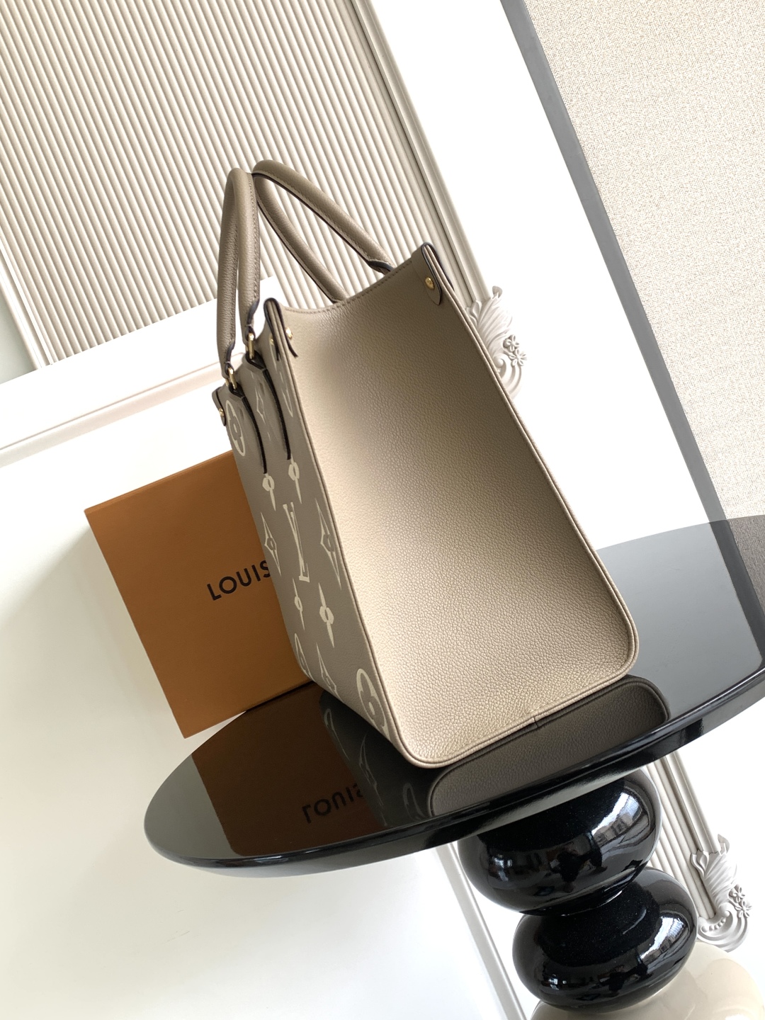 LV 루이비통 OnTheGo 미디움 토트백 가방